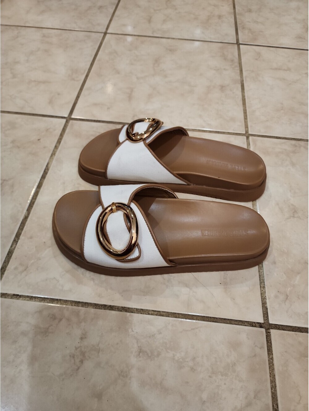 Steve Madden Women's Slip-On Sandals Gold Buckle Size 8 - Picture 3 of 11